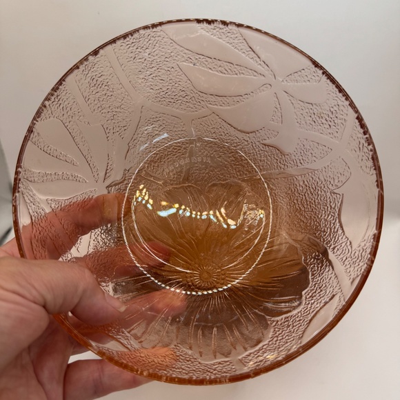 KIG Indonesia Pink Glass Hibiscus Embossed Bowls. Set of 5, 6.5" diameter. - Picture 8 of 8